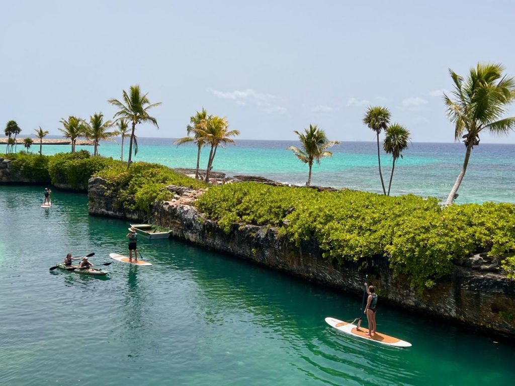 Stand-up paddle Hotel Xcaret Arte