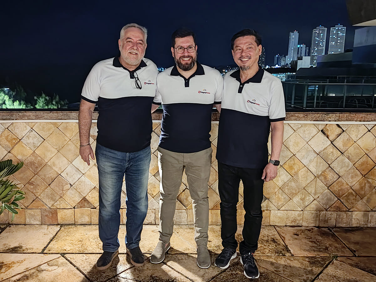 Michael Barkoczy (CEO da Easy Travel Shop), Renato Alves (sócio da ViagensPromo) e Valter Onishi (gerente de Vendas da ViagensPromo)