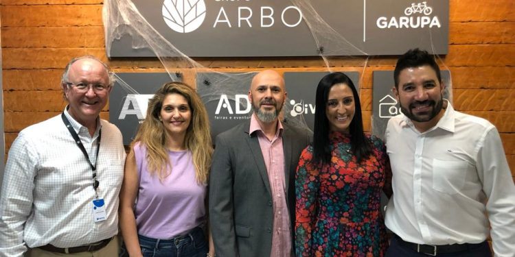 James Giacomini, Ana Chaves, Wandson Dias, Giselle Martins e Hugo Lagares, da Diversa Turismo