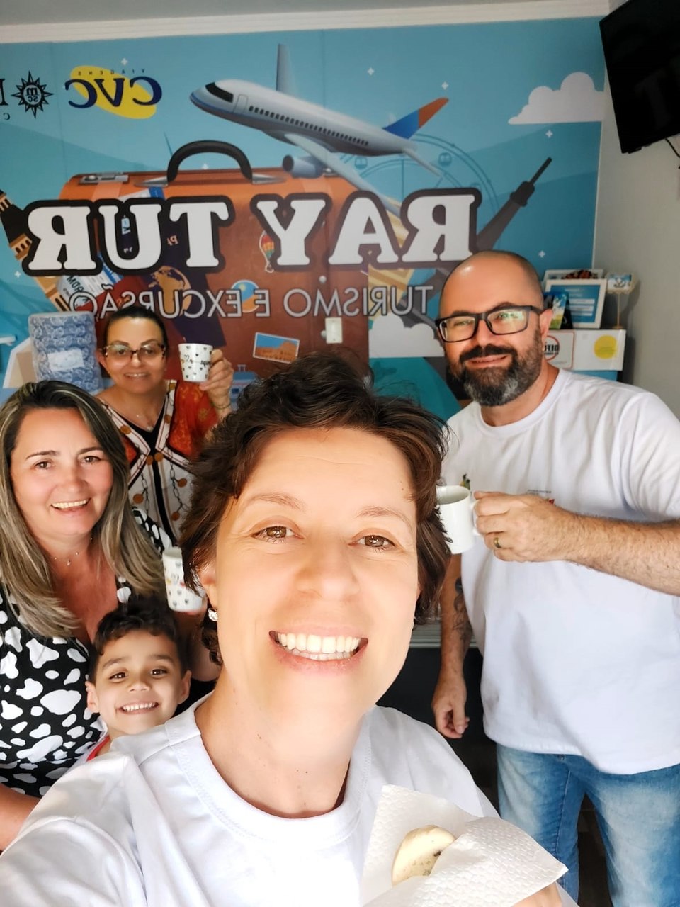 Denise (Ramada Porto Seguro), Douglas D. (B2B CVC Corp) com agentes