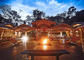 Bar e fogueira no Cristalino Lodge