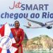 Integrantes da Grande Rio no lançamento do voo JetSMART