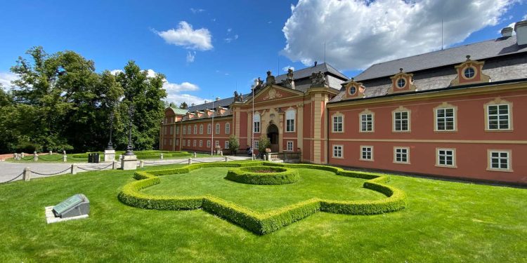 Palacio Dobříš- Tchéquia
