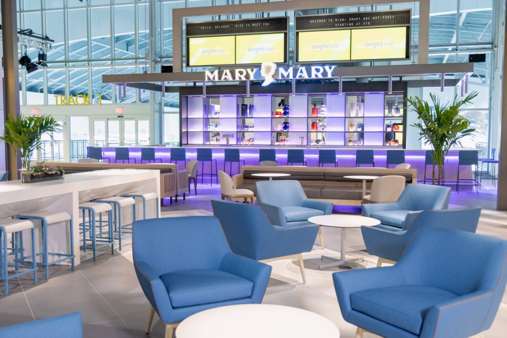 Mary Mary Bar, na Brightline Orlando
