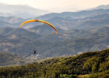 Voo de Parapente no Pico Agudo, em Santo Antônio do Pinhal