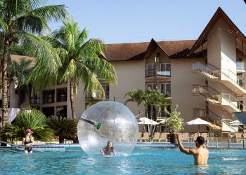 brinquedo_water_ball_nas_piscinas_do_recanto_cataratas