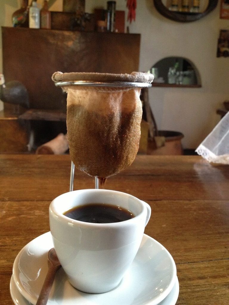 Café coado na hora