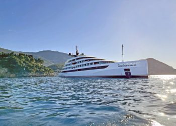 Cruzeiro no Emerald Sakara - superiate da Emerald Cruises