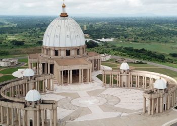 Basílica Nossa Senhora da Paz, em Iamussucro, capital administrativa da Costa do Marfim