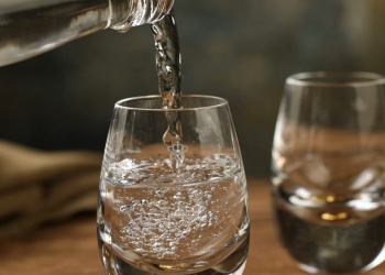A Cachaça ganha um copo pra chamar de seu