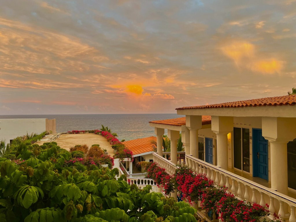 Mar del Cabo by Velas