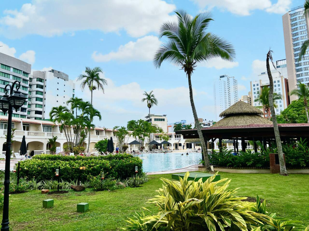 Jardins e Piscina Hotel El Panama