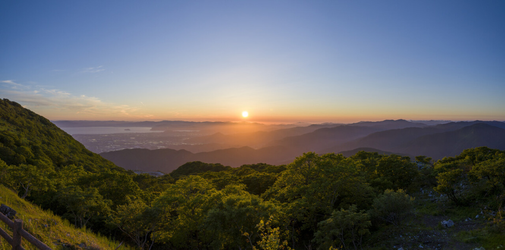 Por do Sol no Monte Ibuki, Japão