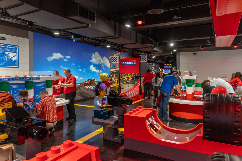 Test-Zone-1-LEGO-Ferrari-Build-and-Race-at-LLFR