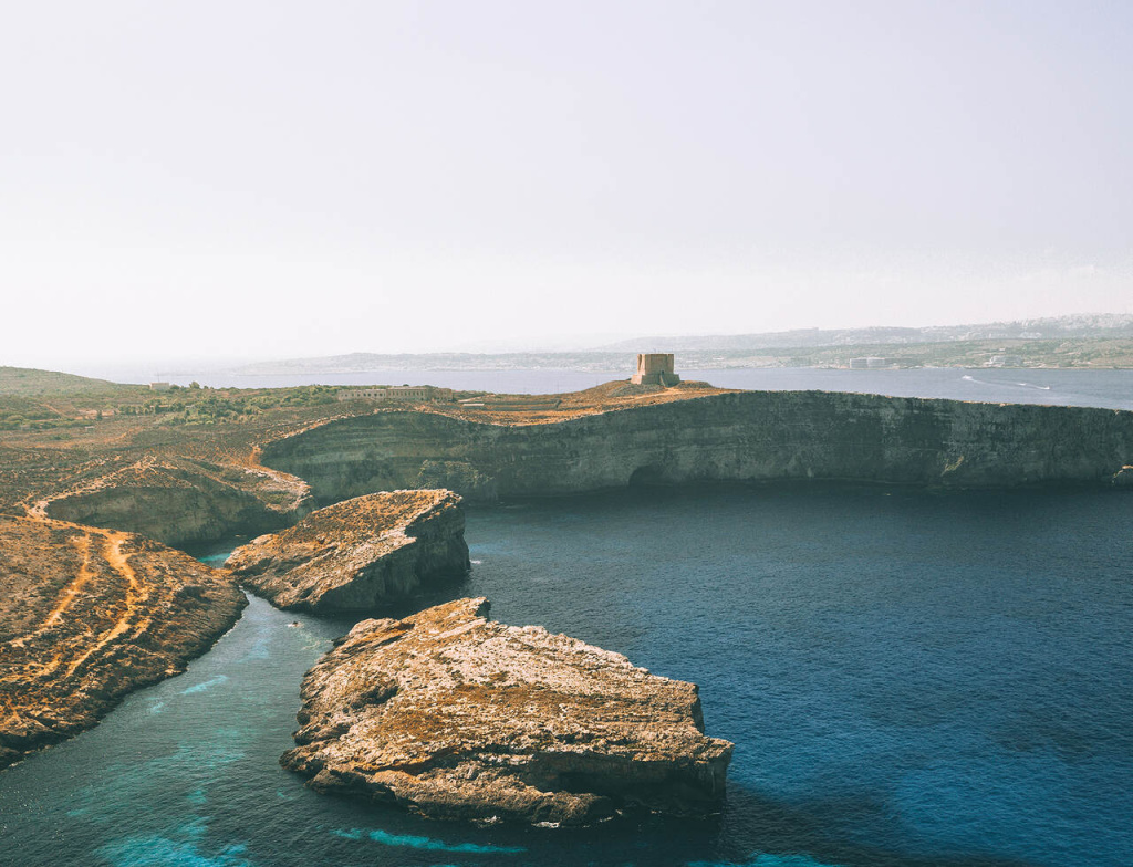 Torre na ilha de Comino