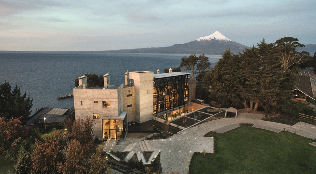 Hotel AWA tem vista para o Vulcão Osorno