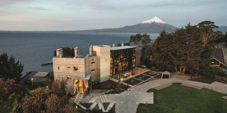 Hotel AWA tem vista para o Vulcão Osorno