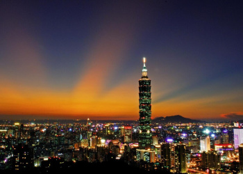 Vista noturna de Taipei, capital de Taiwan