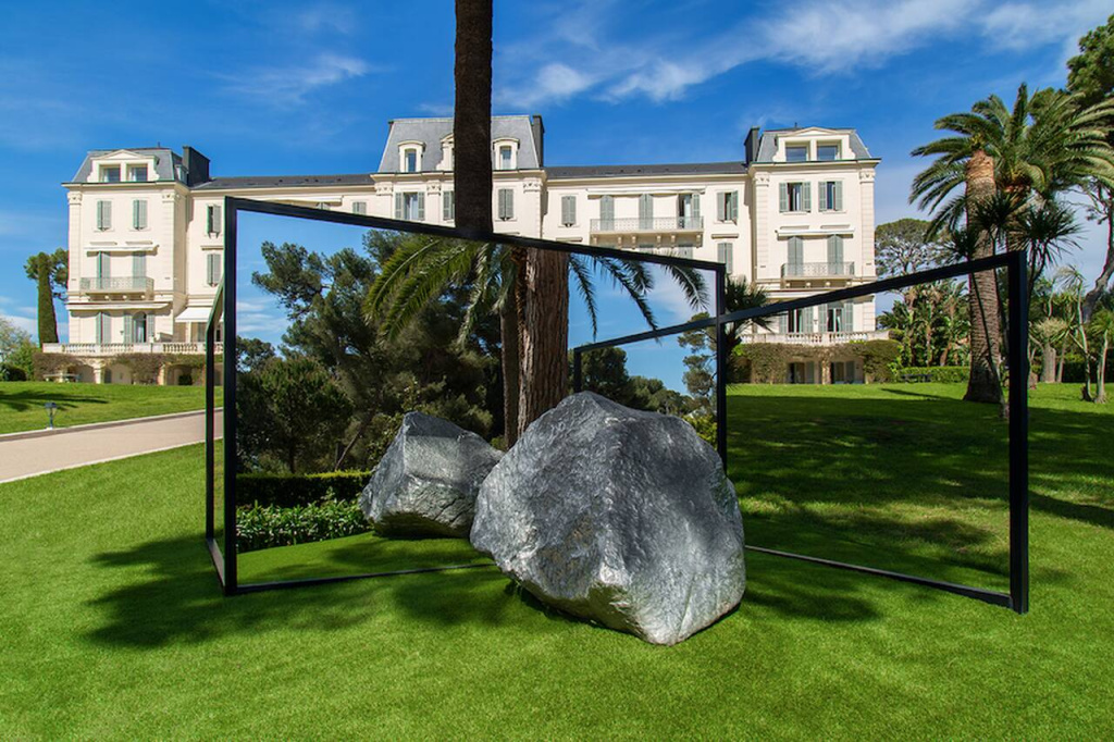 Obra de Alicja Kwade, no Hotel du Cap Eden Roc
