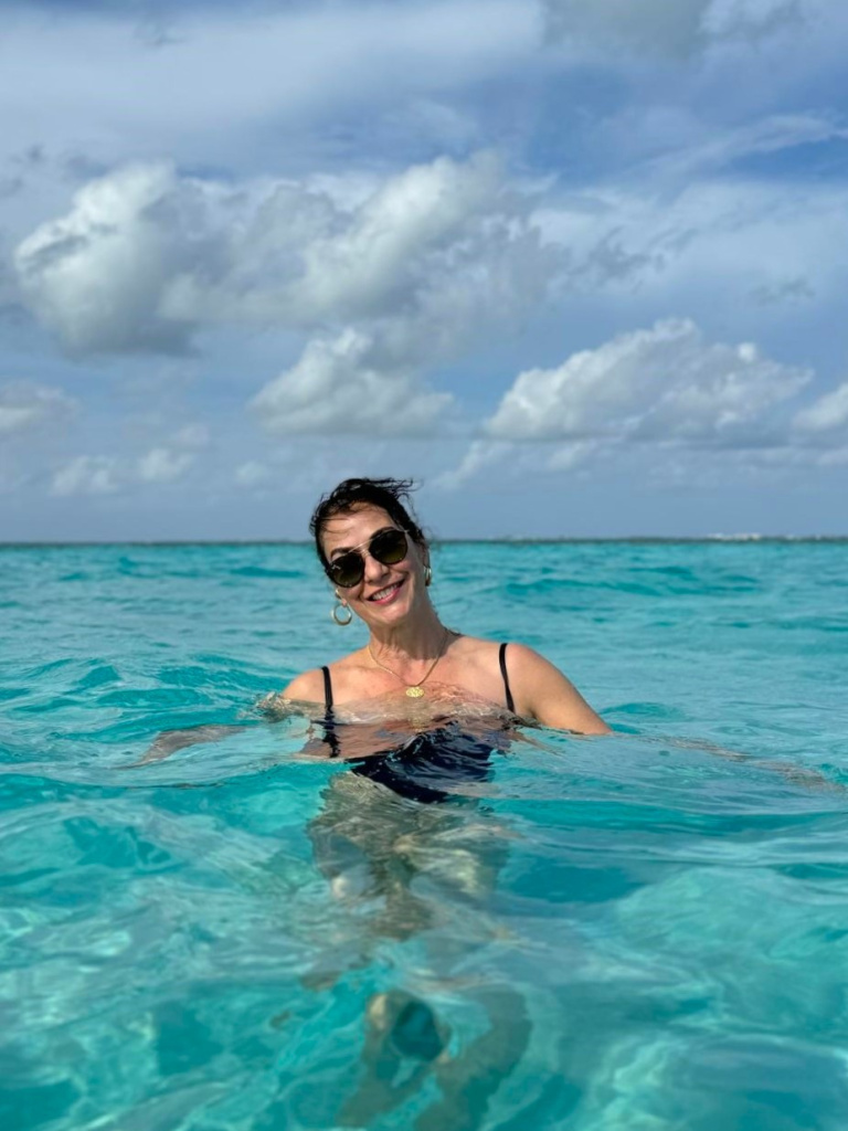 Caroline Tonaco, Cayman