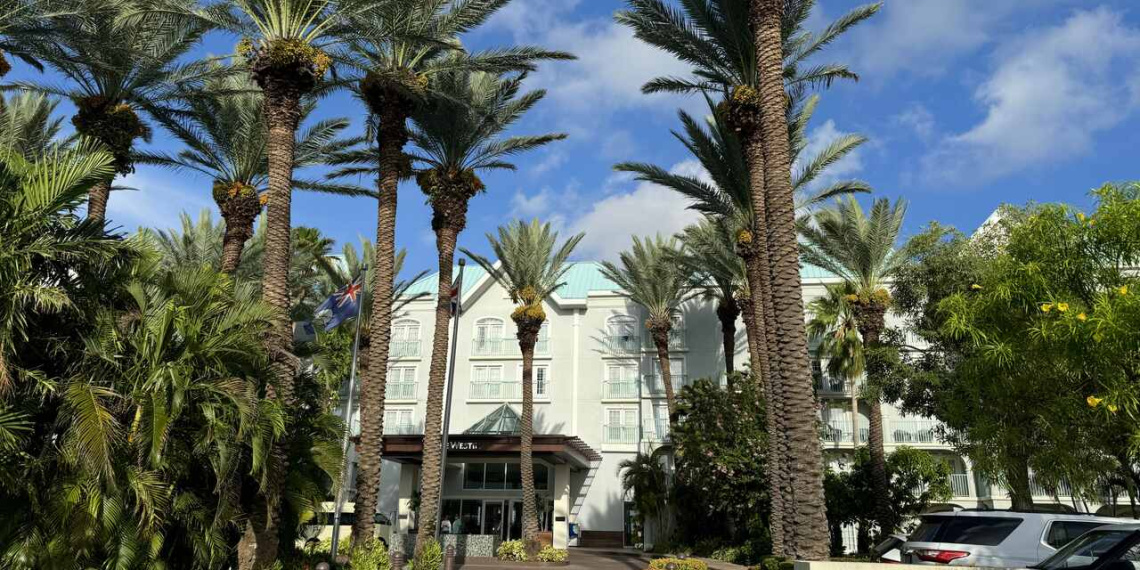 Fachada do Westin Grand Cayman Seven Mile Beach Resort & Spa