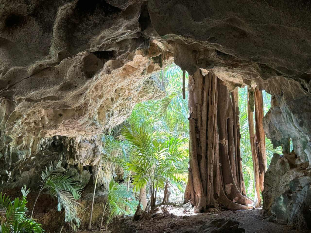 Crystal Caves, Cayman