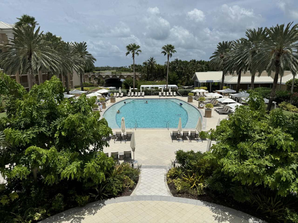 The Ritz-Carlton Grand Cayman piscina