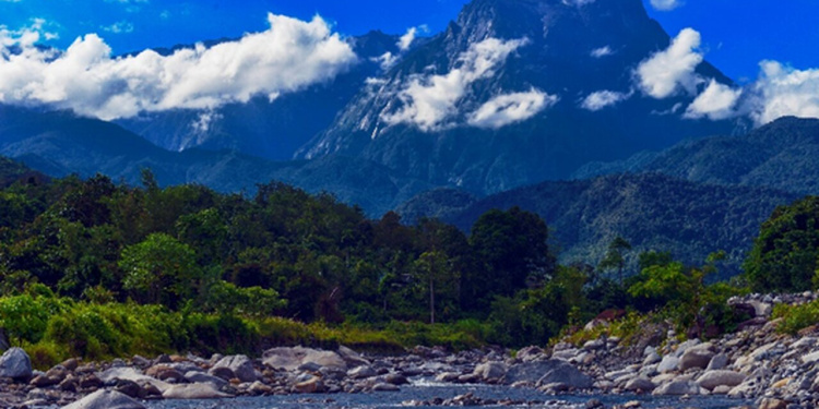 Vista do Monte Kinabalu - Malásia
