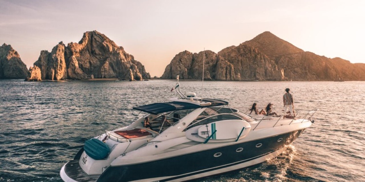 HRHLosCabos_Lifestyle_Sunset Yatch