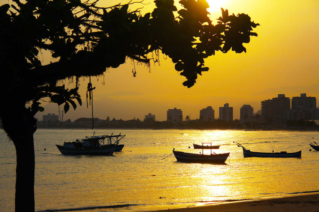 Praia do Camaroeiro, em Caraguatatuba, litoral norte de SP
