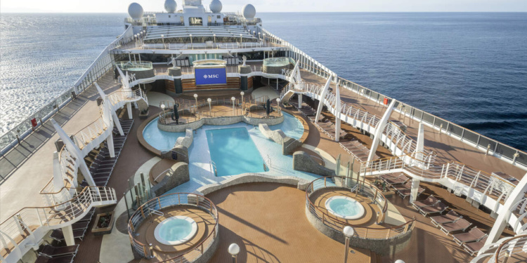 Piscina do MSC Divina