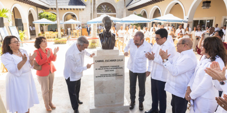 Inauguração da Escola de Hospitalidade Gabriel Escarrer Juliá em Punta Cana com autoridades da República Dominicana e executivos da Meliá